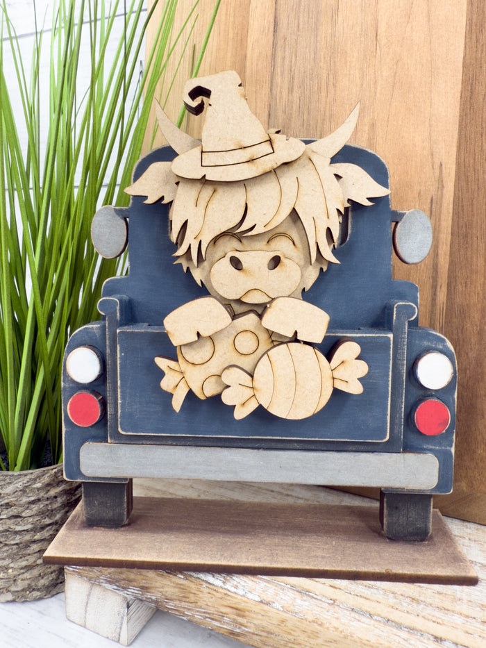 Witch Hat Highland Cow with Candy Hugger Kit