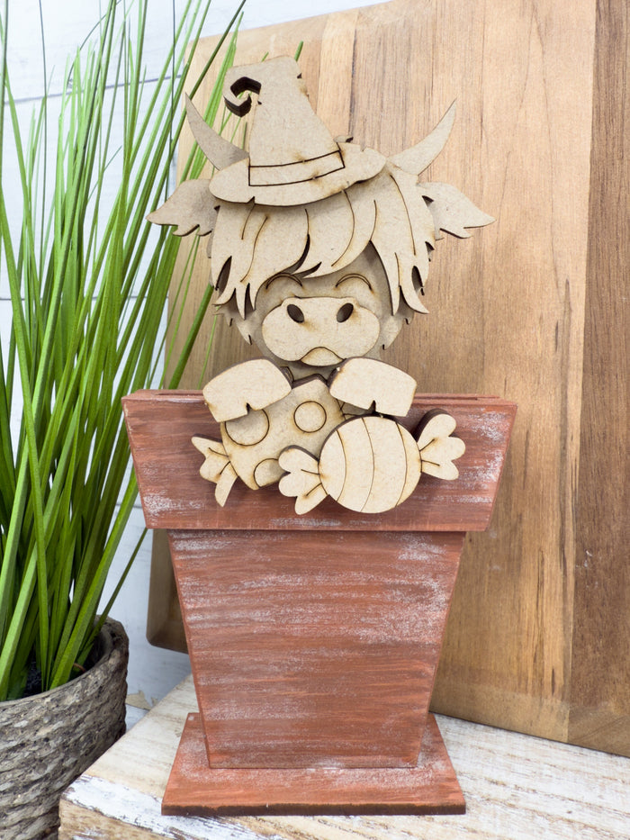 Witch Hat Highland Cow with Candy Hugger Kit